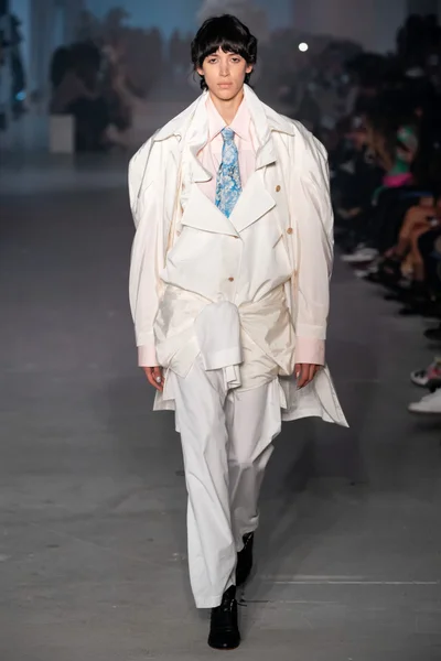 Look 60